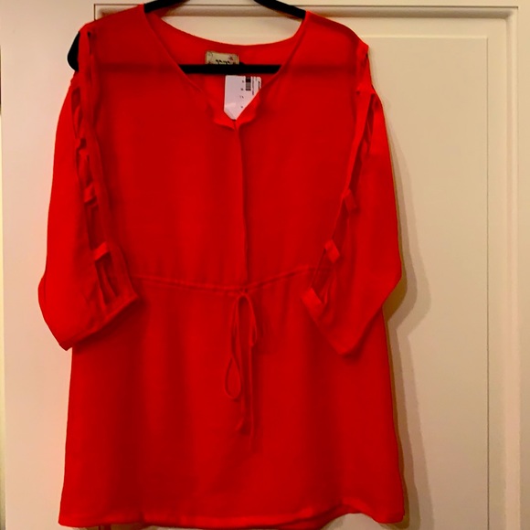 Top - Picture 2 of 2